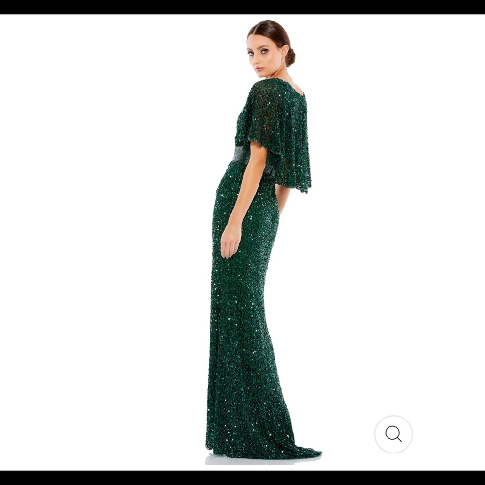 MAC DUGGAL
Beaded V-Neck Cape-Sleeve Sheath Gown size 6